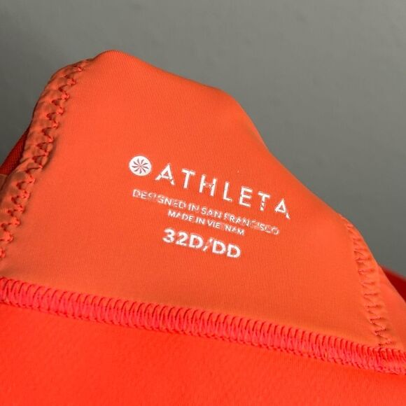 Athleta Hustle Racerback Sports Bra Size 32D/DD - Picture 10 of 10